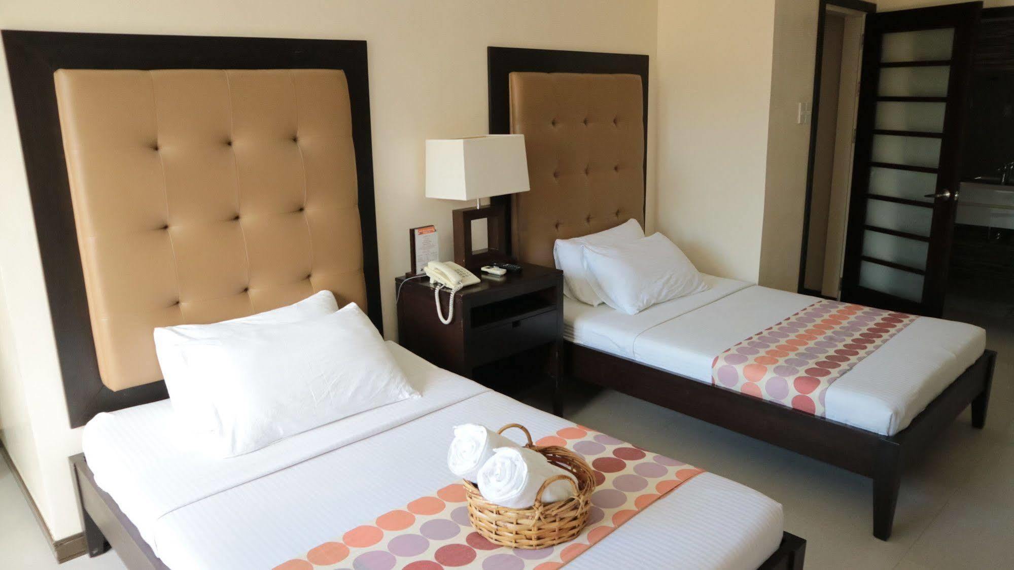 Puerto Del Sol Beach Resort And Hotel Club Bolinao Pangasinan Extérieur photo